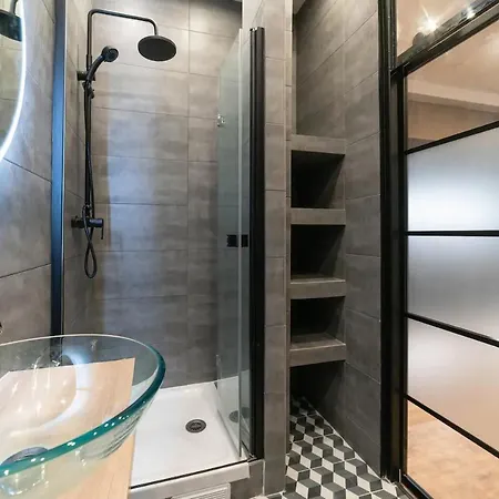 3 Bedroom Air Conditioned Apartment * Cannes
