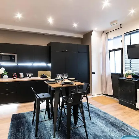 Apartamento 3 Bedroom Air Conditioned Apartment *